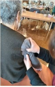 上腕を外旋位に伸ばしていく