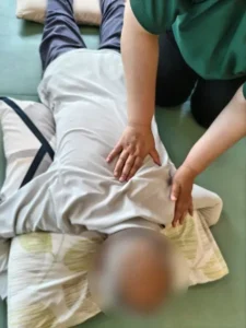 ステップ4：肩甲骨周囲から首にかけてのコリを解消