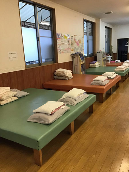 休息や個別のストレッチに使用できる、清潔な畳コーナーのベッド（クリックで拡大表示）